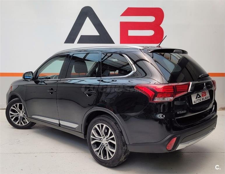 MITSUBISHI Outlander 220 DID Kaiteki Auto 4WD 5p.