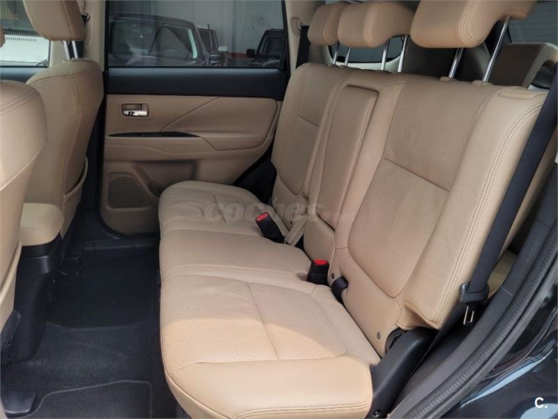 MITSUBISHI Outlander 220 DID Kaiteki Auto 4WD 5p.