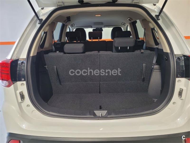 MITSUBISHI Outlander 220 DID Motion 2WD 7 Plazas