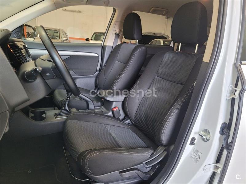 MITSUBISHI Outlander 220 DID Motion 2WD 7 Plazas