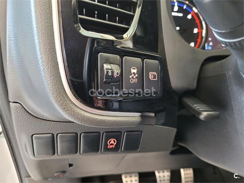 MITSUBISHI Outlander 220 DID Motion 2WD 7 Plazas