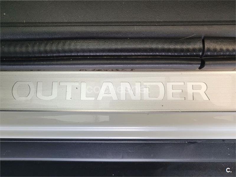 MITSUBISHI Outlander 220 DID Motion 2WD 7 Plazas