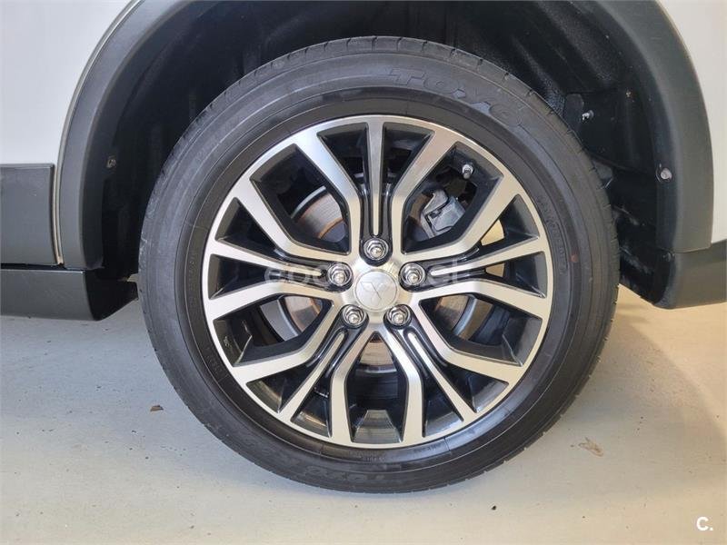 MITSUBISHI Outlander 220 DID Motion 2WD 7 Plazas