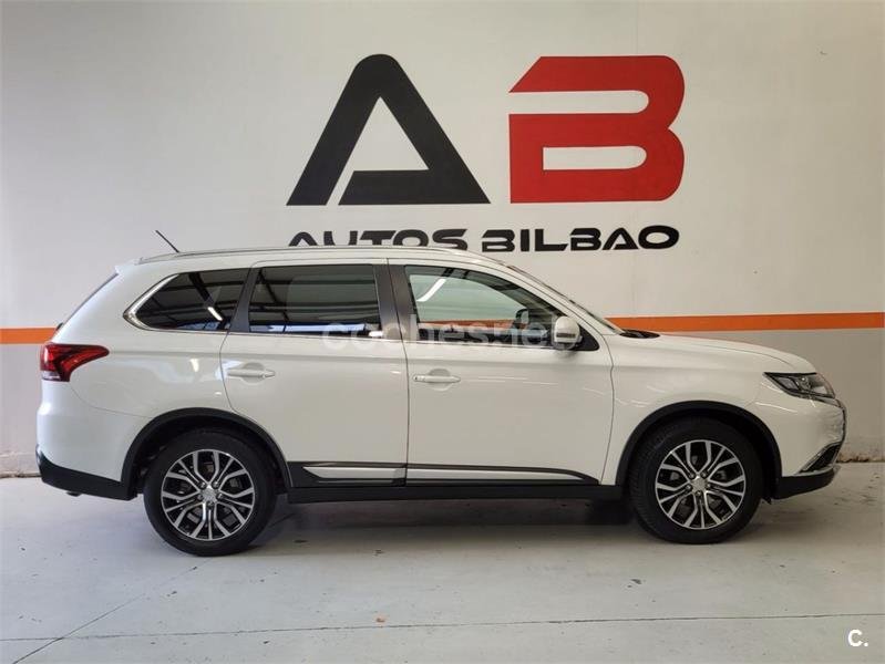 MITSUBISHI Outlander 220 DID Motion 2WD 7 Plazas