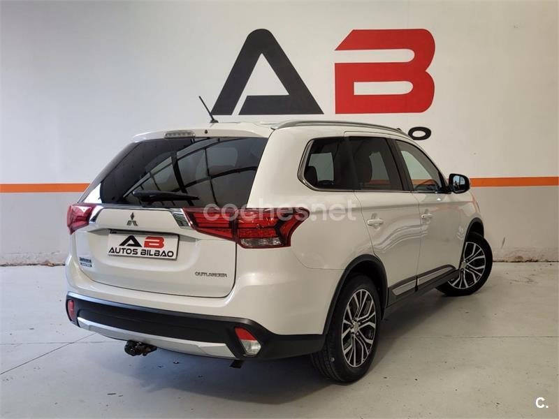MITSUBISHI Outlander 220 DID Motion 2WD 7 Plazas