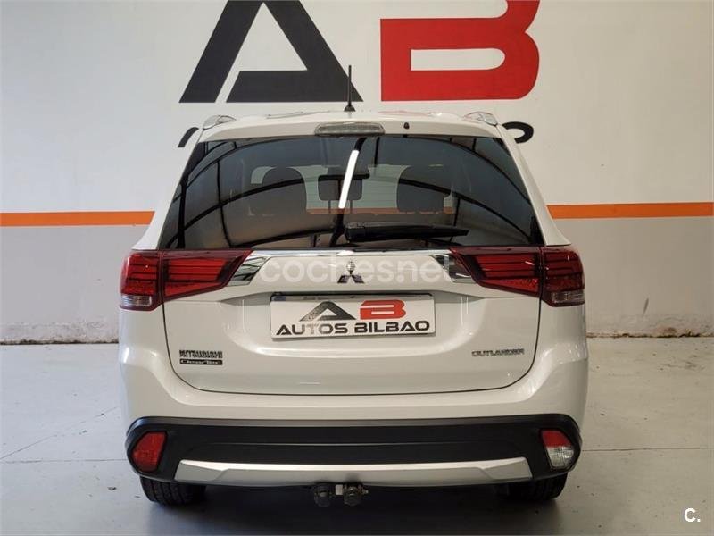 MITSUBISHI Outlander 220 DID Motion 2WD 7 Plazas