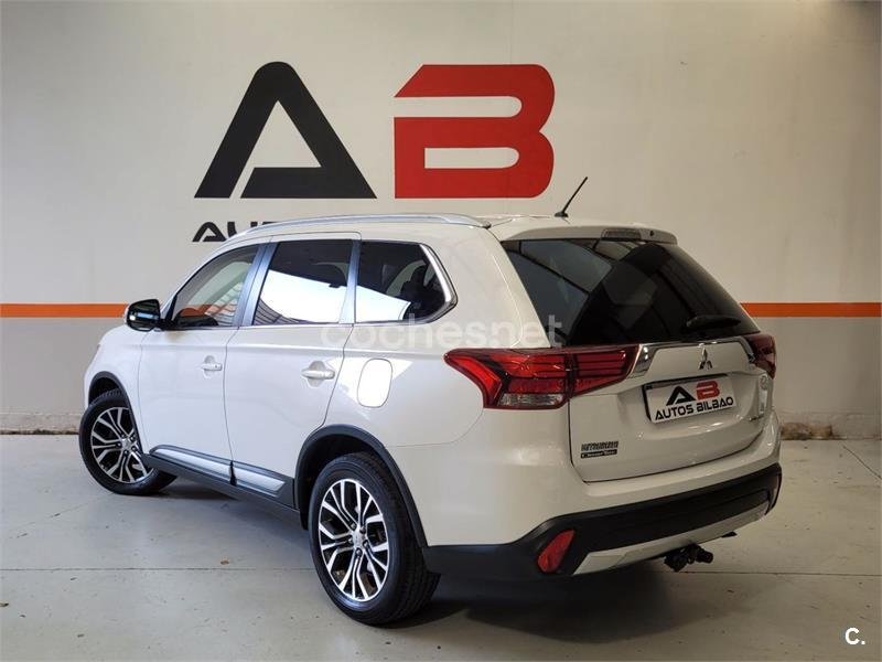 MITSUBISHI Outlander 220 DID Motion 2WD 7 Plazas