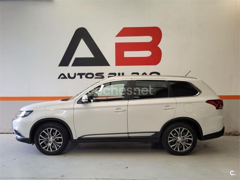 MITSUBISHI Outlander 220 DID Motion 2WD 7 Plazas