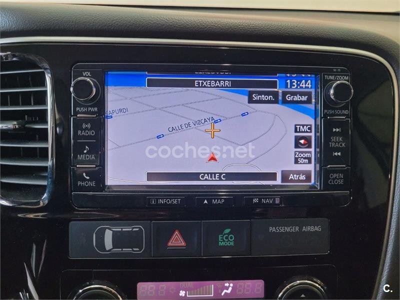 MITSUBISHI Outlander 220 DID Motion 2WD 7 Plazas